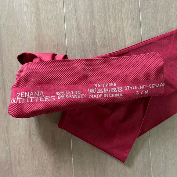 High Waist Women’s Seamless Capri Cabernet - Picture 6 of 10